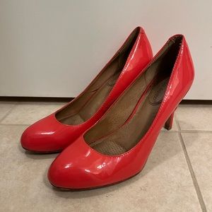 Size 6 pink heels only worn twice!